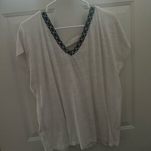 78&Sunny White V-Neck Women's Top with Patterned Trim